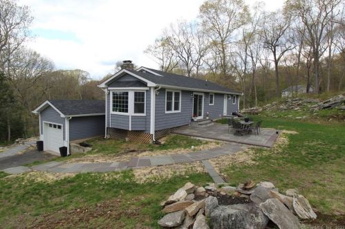 75 Ridge Dale Rd, Upper Stepney CT  06468-1244 exterior