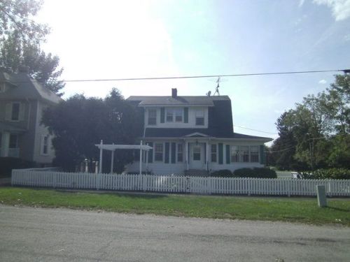 341 Maple St, Hinckley, IL 60520-9394
