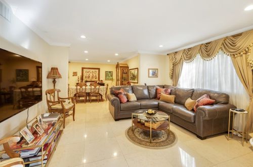 1360 Greenbriar Rd, Glendale CA  91207-1254 exterior