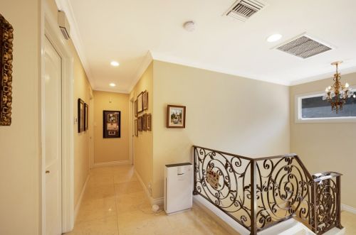 1360 Greenbriar Rd, Glendale CA  91207-1254 exterior