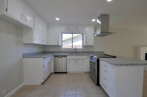 2021 Rochelle Ave, Turlock CA  95382-1666 exterior