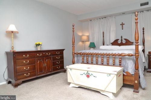 207 Valleybrook Dr, Lancaster PA  17601-4623 exterior