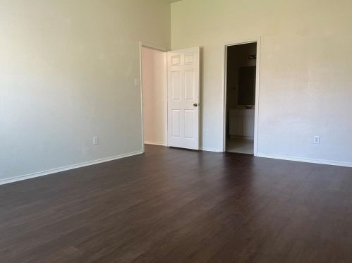 1021 Salt Creek Trl, Fort Worth, TX 76131-5382