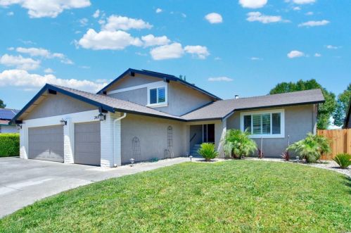 345 Bishop Dr, Vacaville, CA 95687-5471