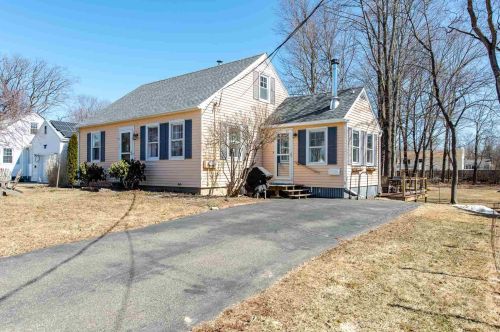 26 Elmview Cir, Dover, NH 03820-4110