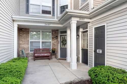 24105 Pear Tree Cir, Plainfield, IL 60585-6179