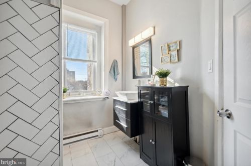 630 Chelten Ave, Philadelphia PA 19126-3824 exterior