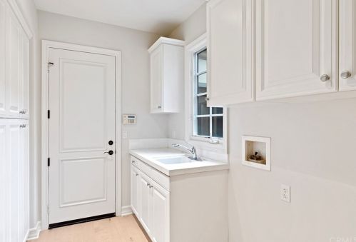 30 Blue Smt, Irvine CA  92603-0168 exterior