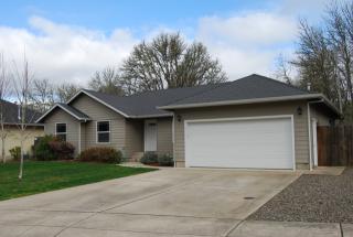 450 Oakbriar Ave, Roseburg, OR 97470-4317