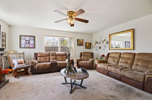242 Gravel St, Meriden CT  06450-4612 exterior