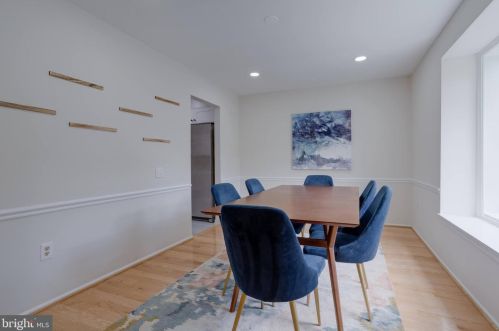 5707 Oak Leather Dr, Springfield VA  22015-2315 exterior