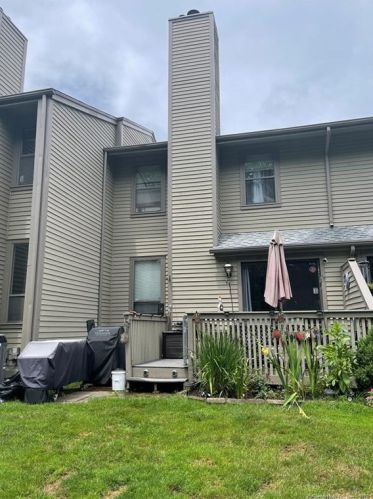 194 Metacomet Dr, Meriden CT  06450-3563 exterior