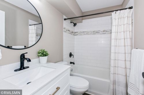 4893 121st St, Saint Paul MN  55110-5902 exterior