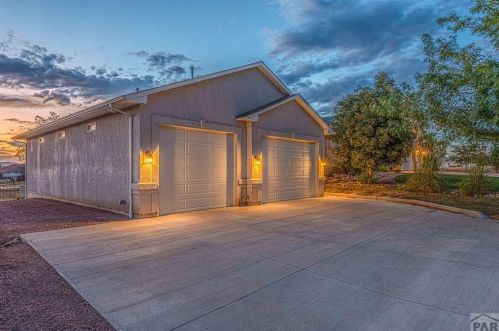 1121 Montclair Dr, Pueblo, CO 81007-2651