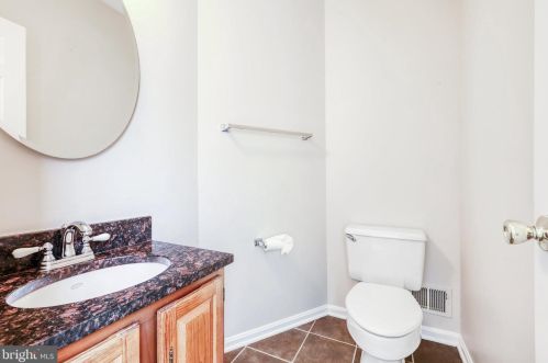 7218 Gentian Ct, Springfield VA  22152-3847 exterior