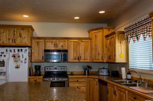 686 Escalante Dr, Vernal, UT 84078-4316