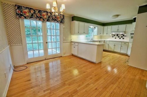 7195 Hunters Branch Dr, Atlanta GA  30328-1768 exterior