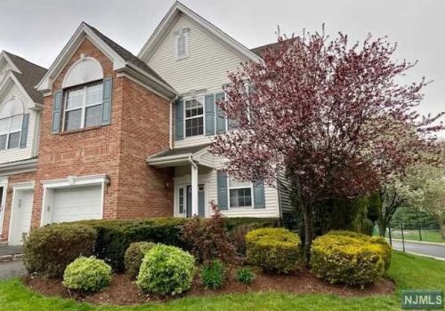 100 Cambridge Dr, Nutley, NJ 07110-3913