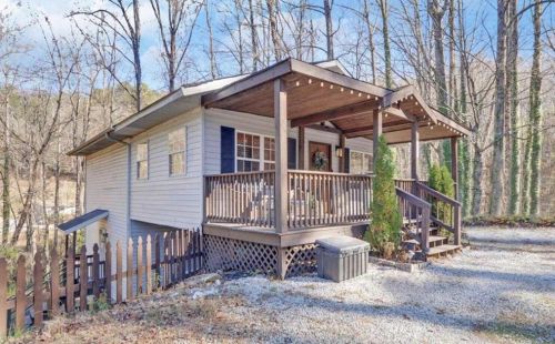 33 Bulldog Ln, Clayton, GA 30525-5159