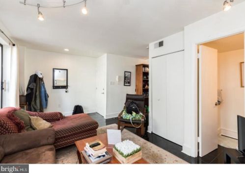 1138 4 St, Philadelphia PA 19140-2416 exterior