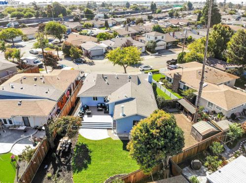 2517 Erskine Ln, Hayward, CA 94545-3025