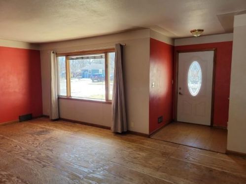 144 Ray Ave, Jackson, MN 56143-1310