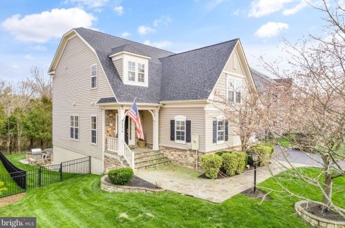 9374 Falling Water Dr, Bristow, VA 20136-2188