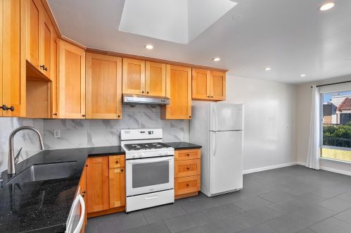330 24th Ave, San Francisco, CA 94121-2028