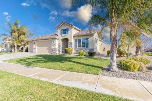 1746 Cobblefield Ln, Los Banos, CA 93635-7800