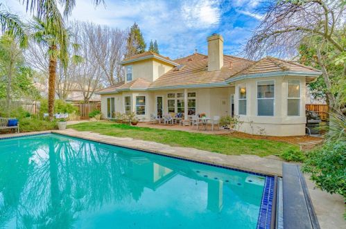 3242 Conquistador Way, Davis, CA 95618-6722