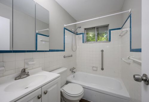 1590 Fawnvista Ln, Cincinnati OH 45246-2039 exterior