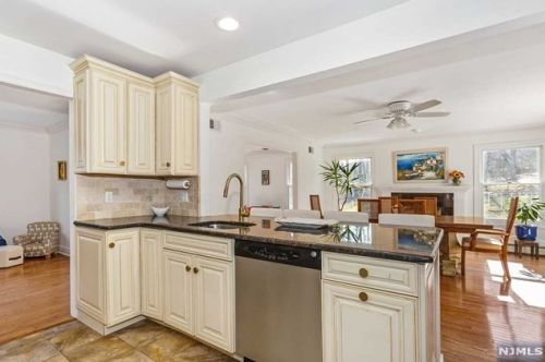 97 Roosevelt Ave, Paterson NJ  07506-0015 exterior