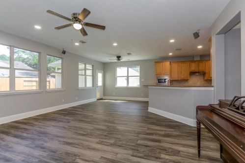 2207 Stoneycreek Park Ct, Conroe TX  77385 exterior