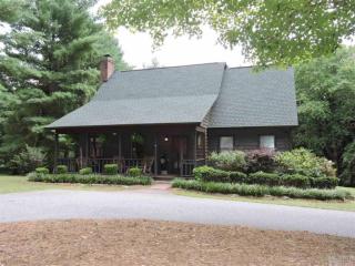 305 40th Avenue Dr, Hickory, NC 28601-6906