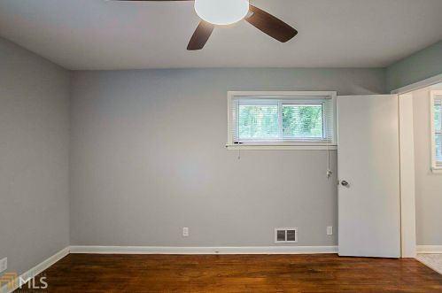 1240 Elva Dr, Atlanta GA  30331-7324 exterior