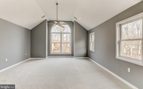 6125 Wooded Run Dr, Columbia MD 21044-3800 exterior