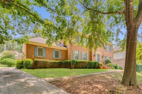 4394 Dunriver Dr, Lilburn, GA 30047-4275