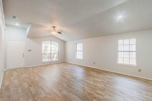 5623 Cancun Dr, Fort Worth TX  76180-6583 exterior