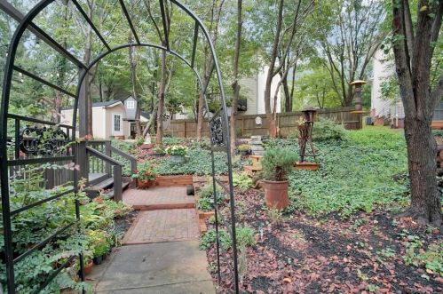 1044 High Point Ter, Atlanta GA  30315-2601 exterior