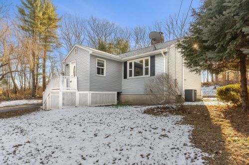 33 Mammoth Rd, Londonderry NH  03053-4030 exterior