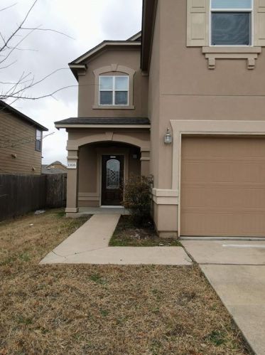 13535 Abraham Lincoln St, Webberville TX  78653-3912 exterior