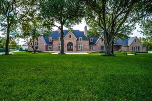 400 Victorian Dr, Waxahachie, TX 75165-6507