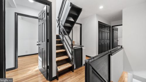 512 4 St, Philadelphia PA 19133-3105 exterior