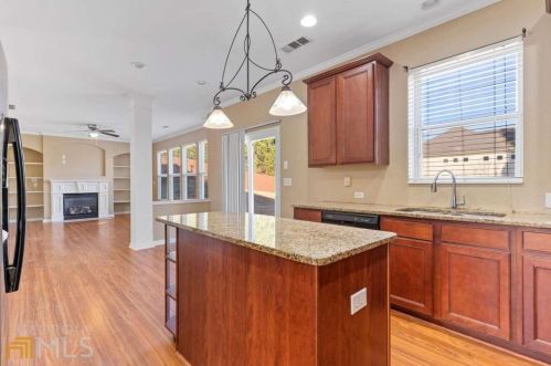 5665 Baffin Rd, Atlanta GA  30349-7051 exterior