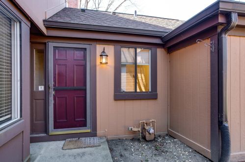 1552 Anderson Ln, Buffalo Grove, IL 60089-1207