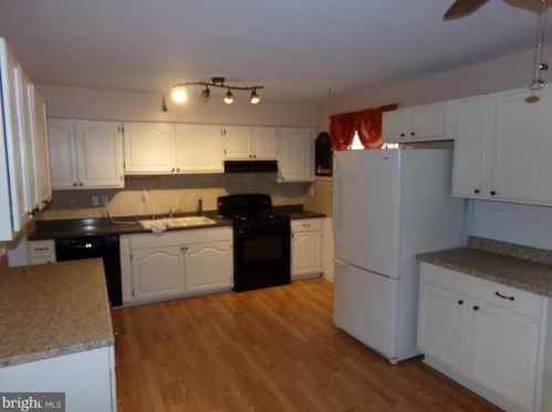 302 Iriquois Trl, Browns Mills, NJ 08015-6342