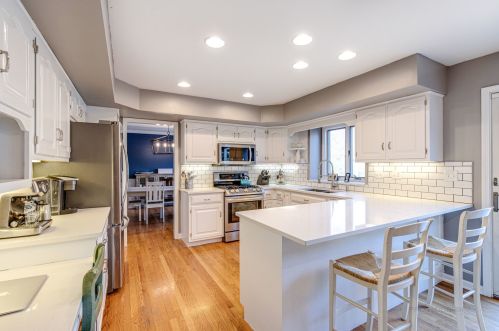 4044 Kenwood Ave, Gurnee, IL 60031-2865