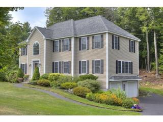 83 Godfrey Ln, Fremont, NH 03044-3057