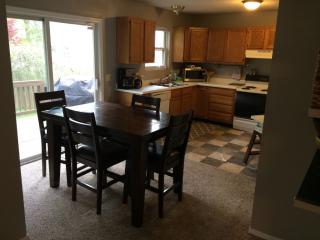 1041 Chris Ln, Blmgtn IN  47401-4396 exterior