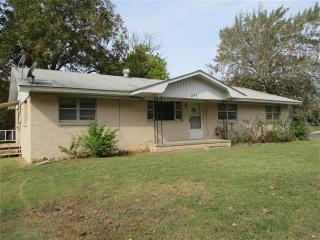 231 Hickory St, Ada, OK 74820-4864